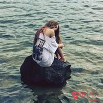 QQ伤感签名:始终到不了你的心底