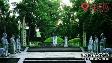 杭州岳墓对联翻译